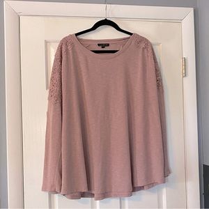 Light pink sweater with lace appliqué